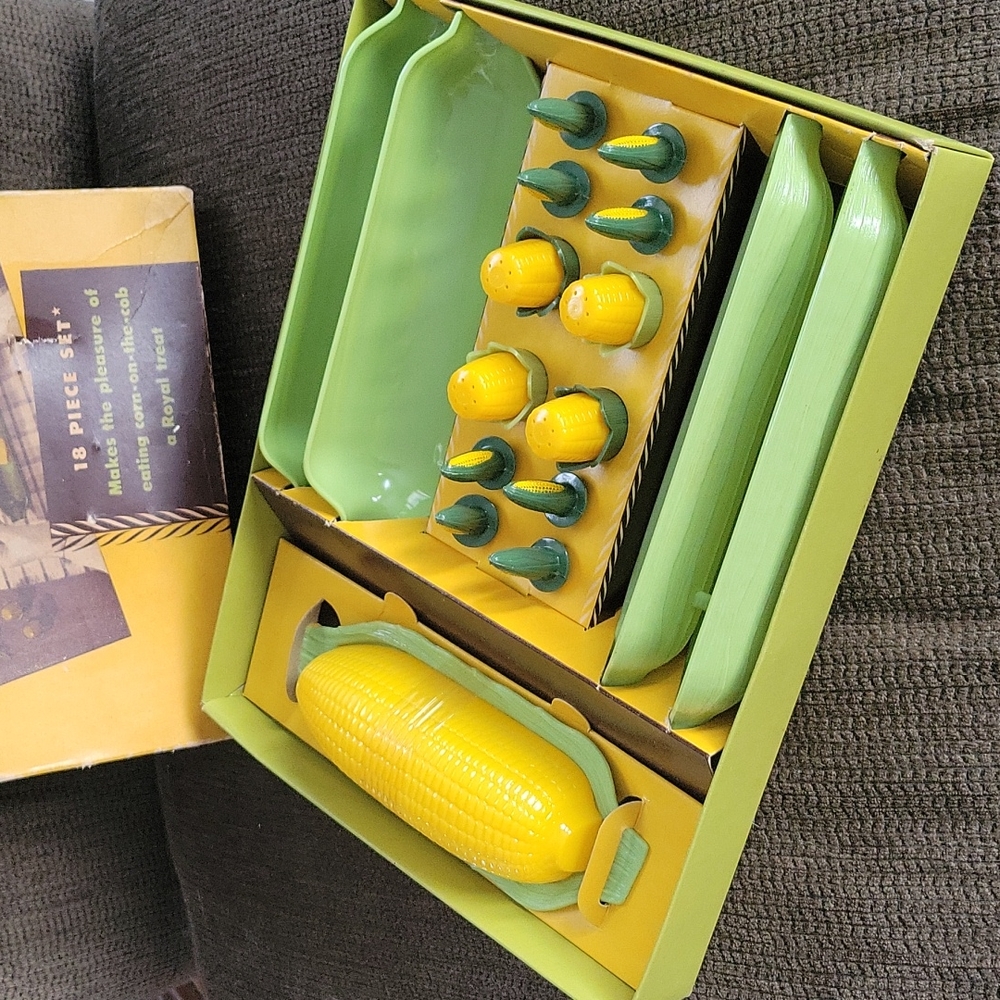 Vintage Corn Service Set 18 piece, NEW